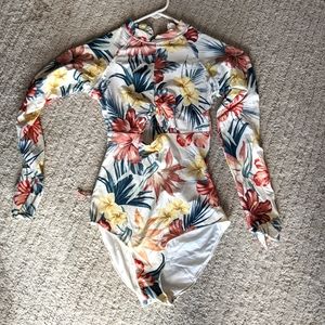 Roxy long sleeve rash guard/ swim suit girls Large